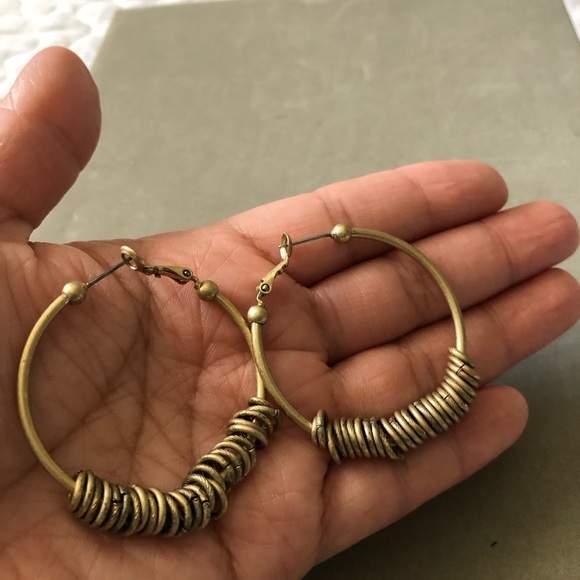 Lia Sophia Gold tone hypoallergenic earrings. - Picture 3 of 4